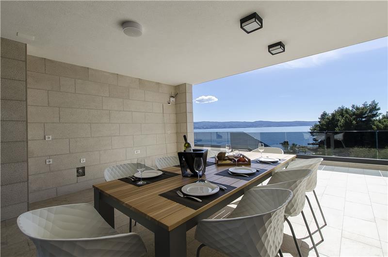 5 bedroom beachfront villa with heated pool near Omis, sleeps 9