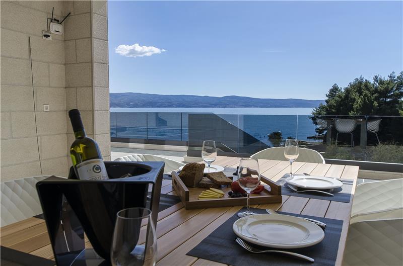 5 bedroom beachfront villa with heated pool near Omis, sleeps 9