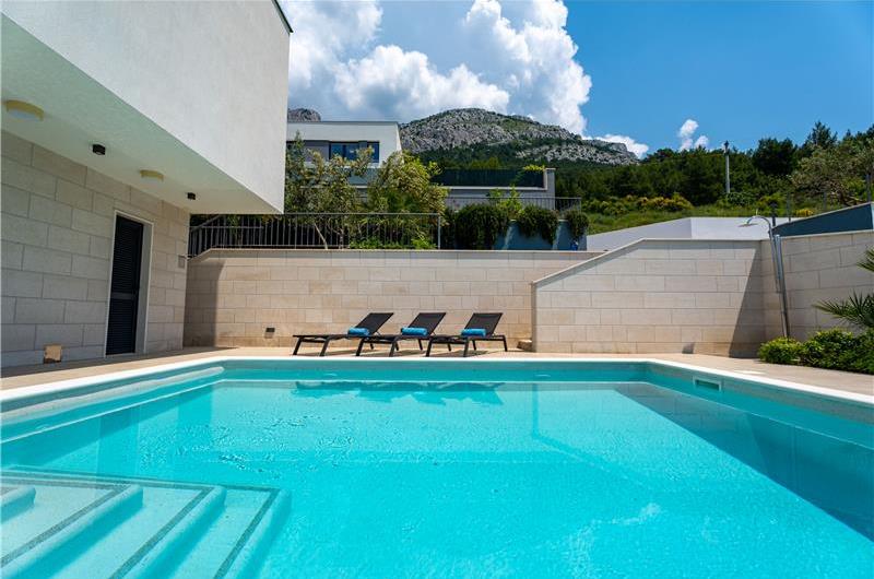 5 bedroom beachfront villa with heated pool near Omis, sleeps 9