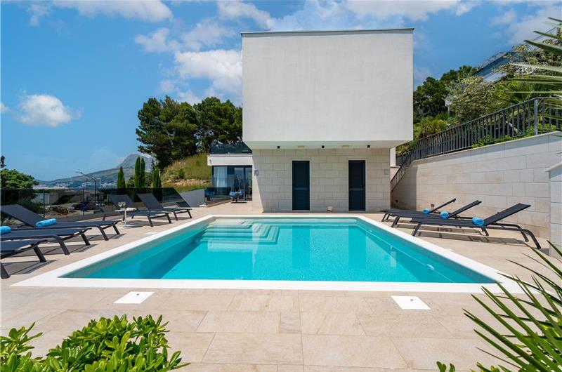 5 bedroom beachfront villa with heated pool near Omis, sleeps 9