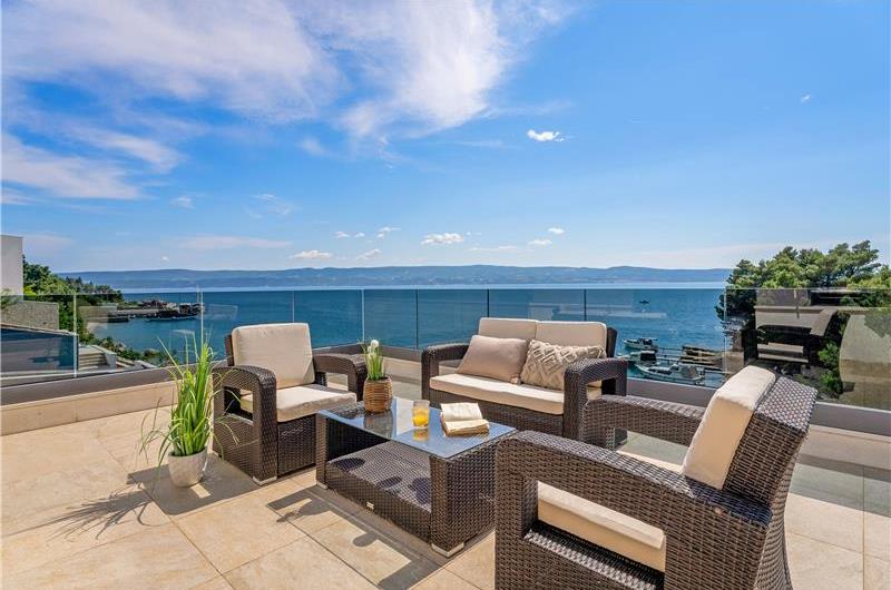 5 bedroom beachfront villa with heated pool near Omis, sleeps 9