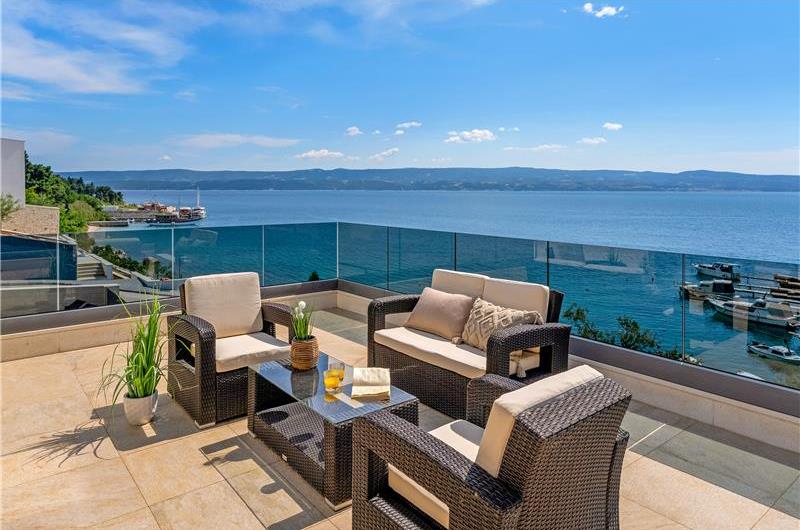 5 bedroom beachfront villa with heated pool near Omis, sleeps 9