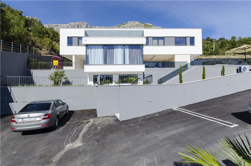 5 bedroom beachfront villa with heated pool near Omis, sleeps 9