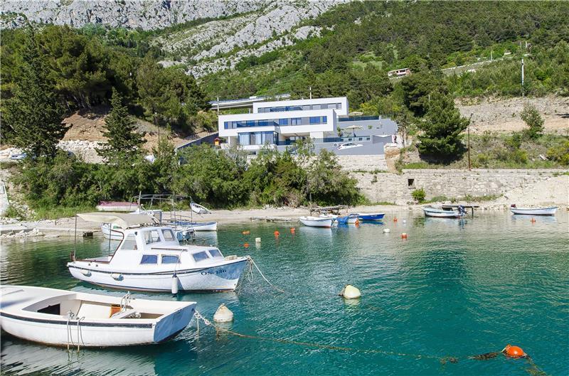 5 bedroom beachfront villa with heated pool near Omis, sleeps 9
