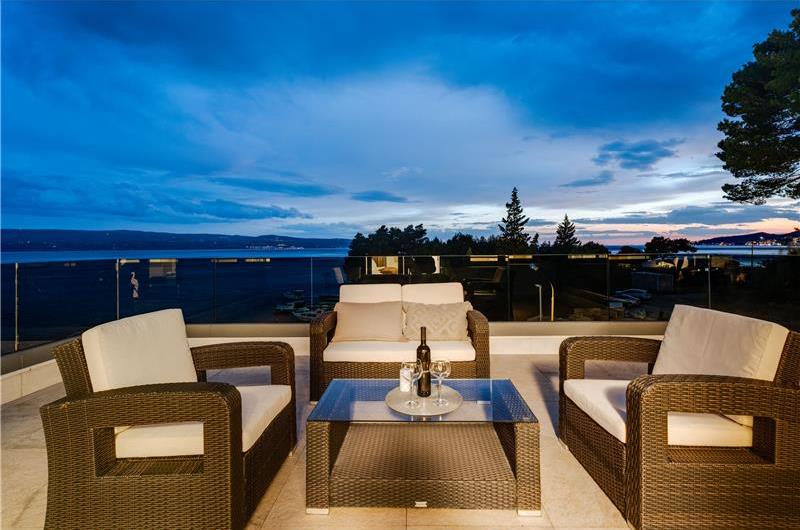 5 bedroom beachfront villa with heated pool near Omis, sleeps 9