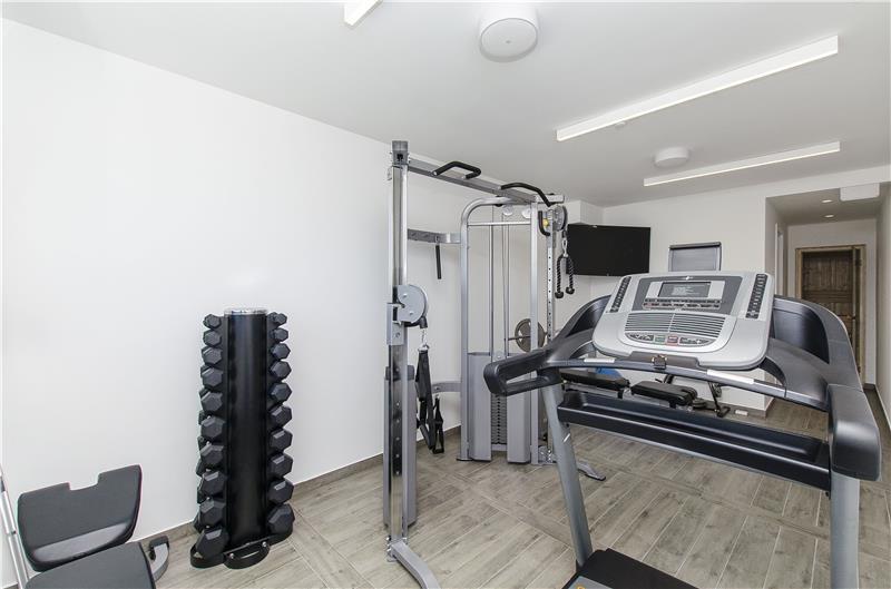 5 bedroom beachfront villa with heated pool near Omis, sleeps 9