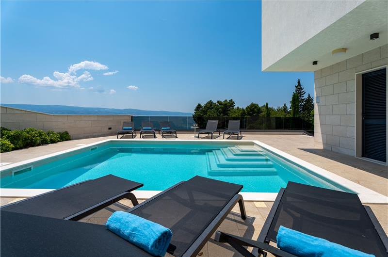 5 bedroom beachfront villa with heated pool near Omis, sleeps 9