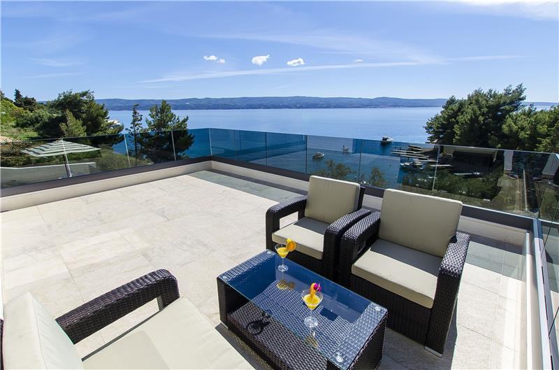 5 bedroom beachfront villa with heated pool near Omis, sleeps 9