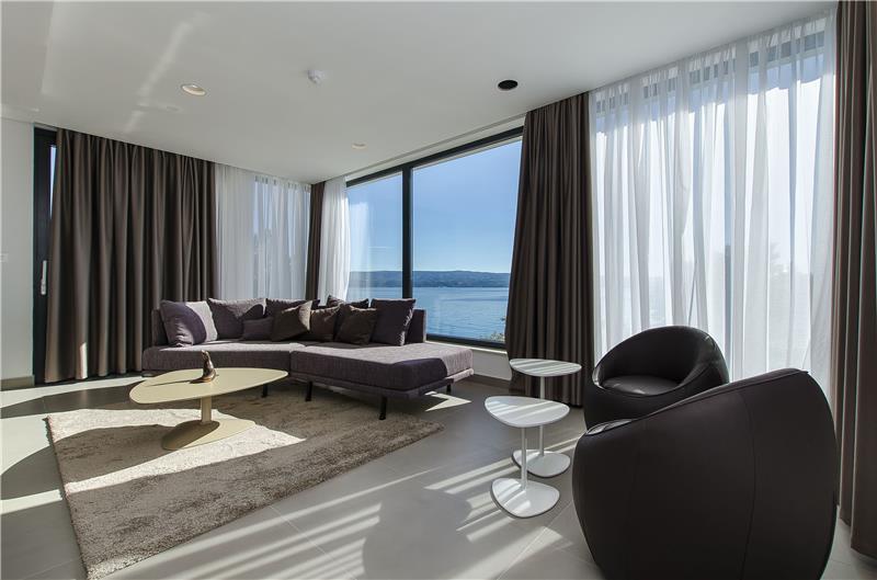 5 bedroom beachfront villa with heated pool near Omis, sleeps 9