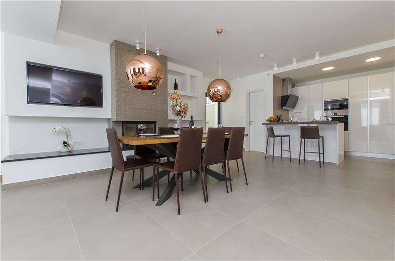 5 bedroom beachfront villa with heated pool near Omis, sleeps 9