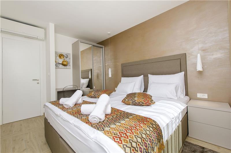 5 bedroom beachfront villa with heated pool near Omis, sleeps 9