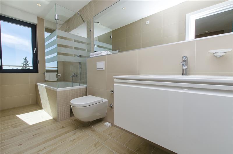 5 bedroom beachfront villa with heated pool near Omis, sleeps 9