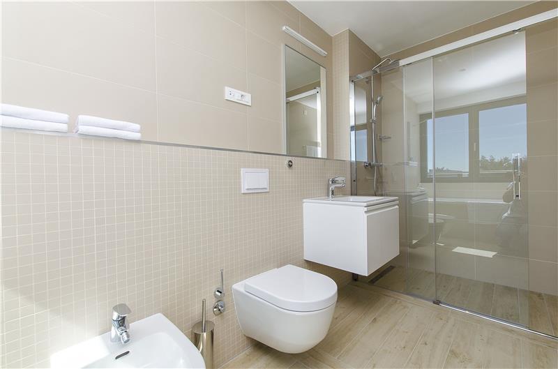 5 bedroom beachfront villa with heated pool near Omis, sleeps 9