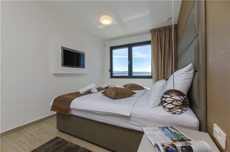 5 bedroom beachfront villa with heated pool near Omis, sleeps 9