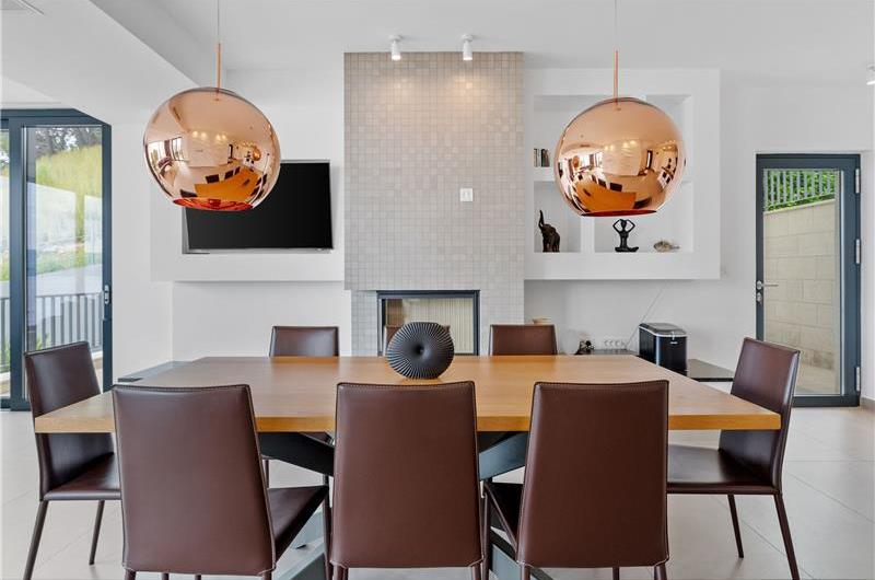 5 bedroom beachfront villa with heated pool near Omis, sleeps 9