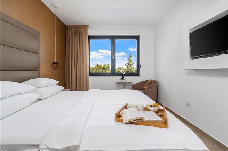 5 bedroom beachfront villa with heated pool near Omis, sleeps 9