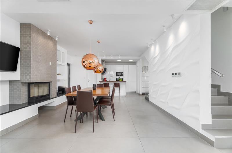 5 bedroom beachfront villa with heated pool near Omis, sleeps 9