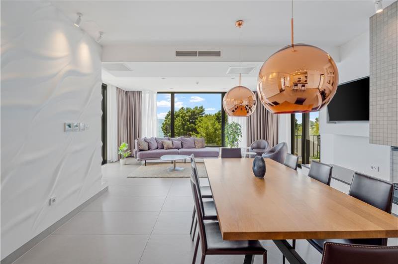 5 bedroom beachfront villa with heated pool near Omis, sleeps 9