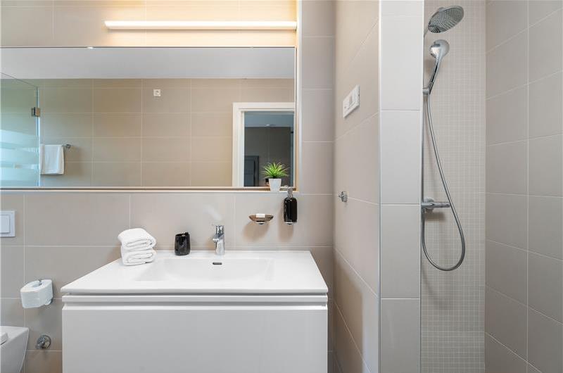 5 bedroom beachfront villa with heated pool near Omis, sleeps 9