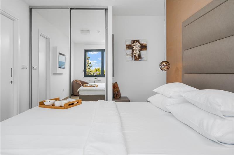 5 bedroom beachfront villa with heated pool near Omis, sleeps 9