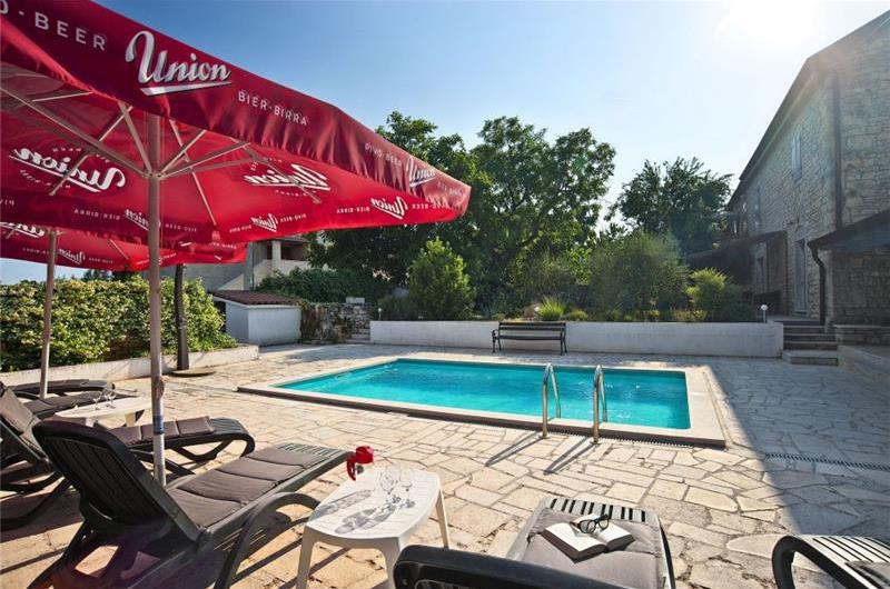 2 Bedroom Villa with Pool in Stifanici near Baderna, Sleeps 4