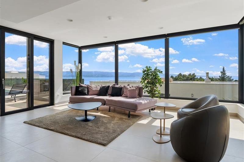 5 bedroom beachfront villa with heated pool near Omis, sleeps 9