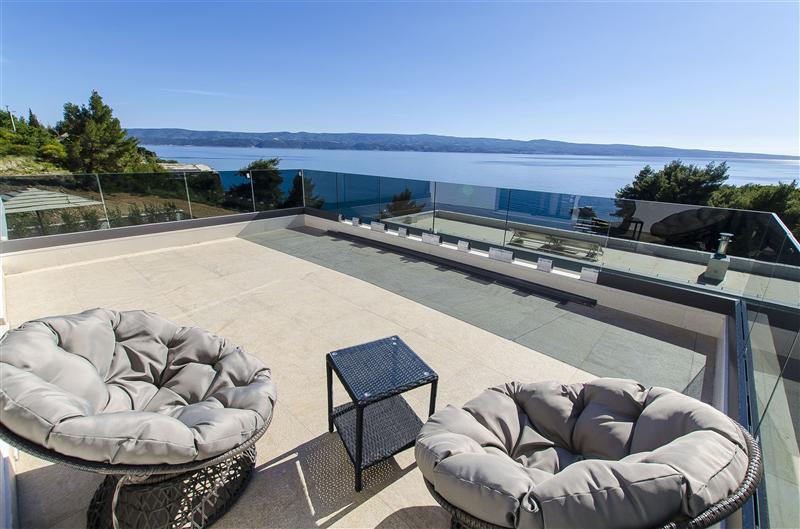 5 bedroom beachfront villa with heated pool near Omis, sleeps 9