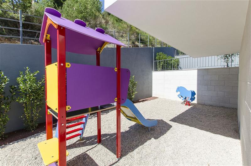 5 bedroom beachfront villa with heated pool near Omis, sleeps 9