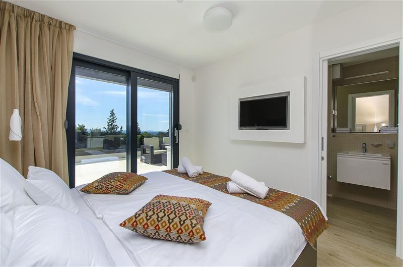 5 bedroom beachfront villa with heated pool near Omis, sleeps 9