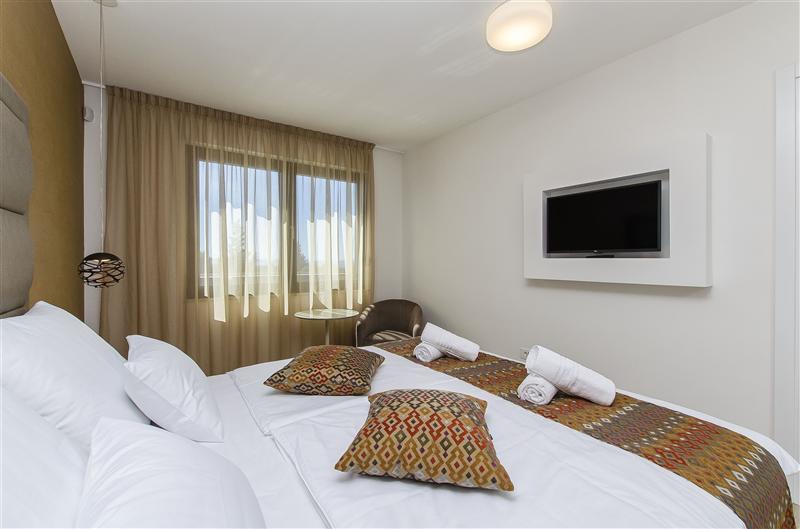 5 bedroom beachfront villa with heated pool near Omis, sleeps 9