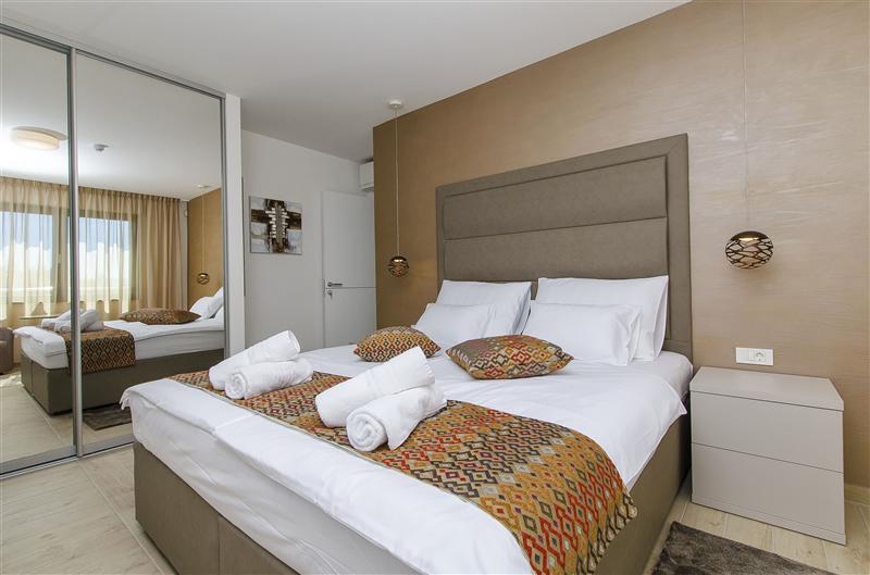 5 bedroom beachfront villa with heated pool near Omis, sleeps 9