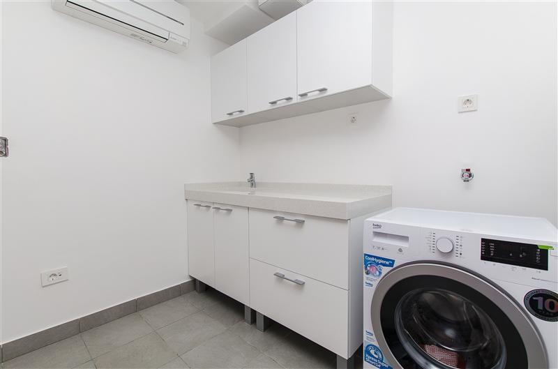 5 bedroom beachfront villa with heated pool near Omis, sleeps 9