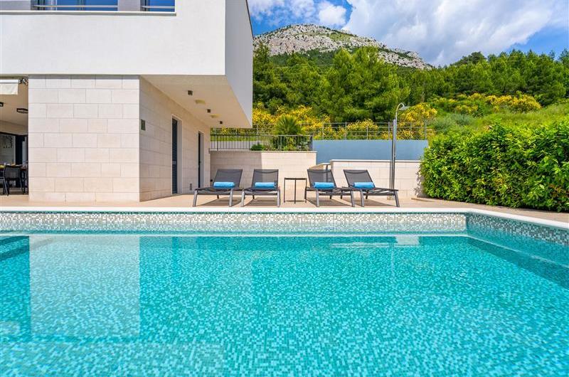 5 bedroom beachfront villa with heated pool near Omis, sleeps 9
