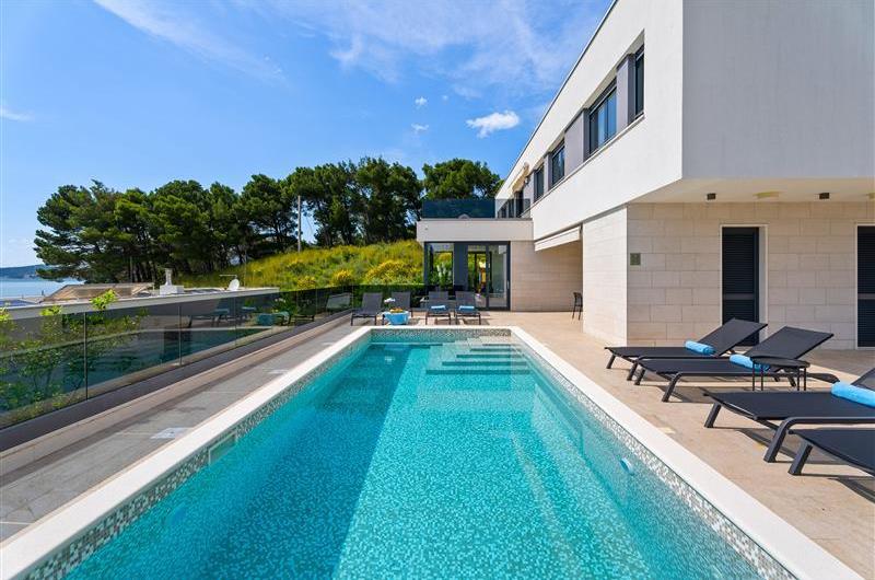 5 bedroom beachfront villa with heated pool near Omis, sleeps 9