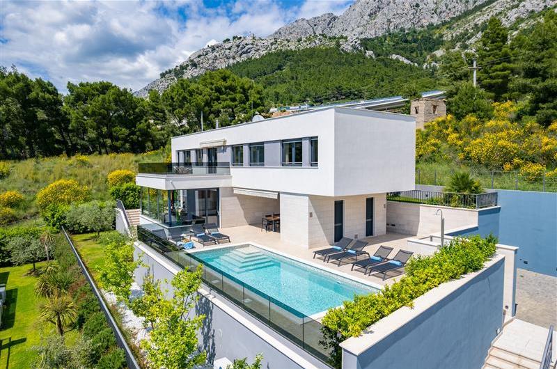 5 bedroom beachfront villa with heated pool near Omis, sleeps 9