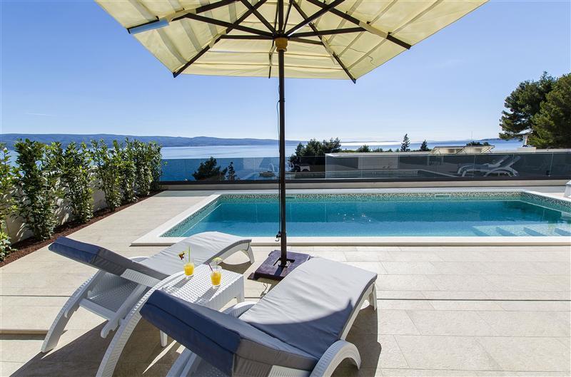 5 bedroom beachfront villa with heated pool near Omis, sleeps 9