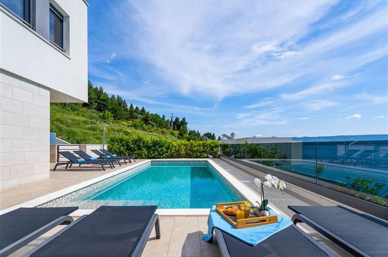 5 bedroom beachfront villa with heated pool near Omis, sleeps 9