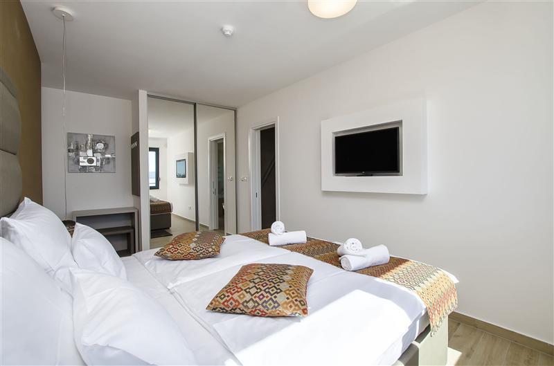 5 bedroom beachfront villa with heated pool near Omis, sleeps 9