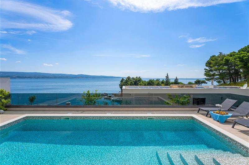 5 bedroom beachfront villa with heated pool near Omis, sleeps 9