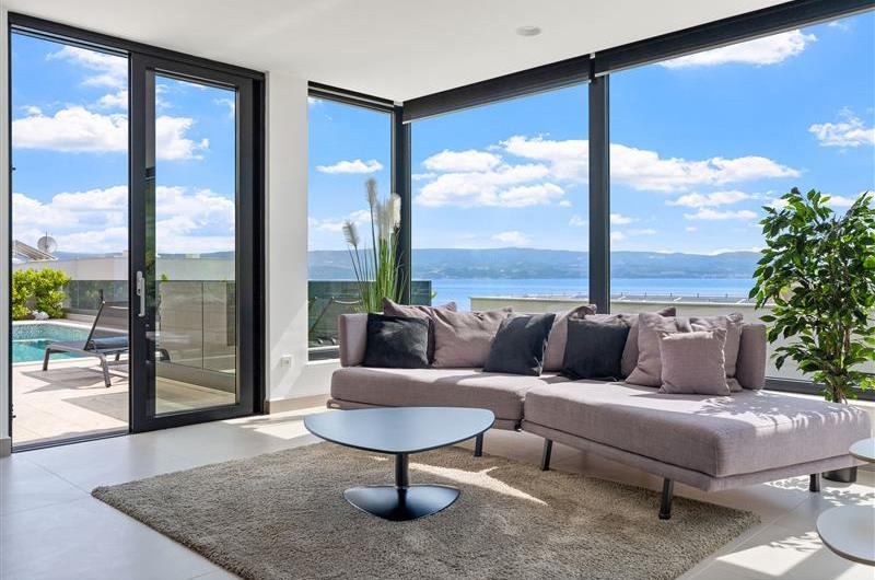 5 bedroom beachfront villa with heated pool near Omis, sleeps 9