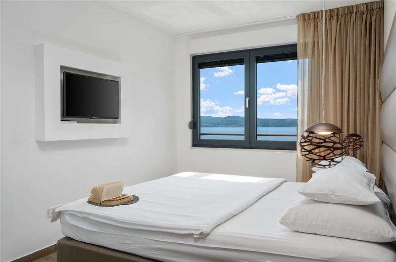 5 bedroom beachfront villa with heated pool near Omis, sleeps 9