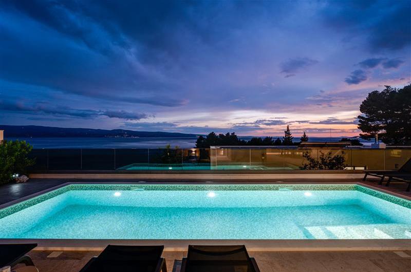 5 bedroom beachfront villa with heated pool near Omis, sleeps 9