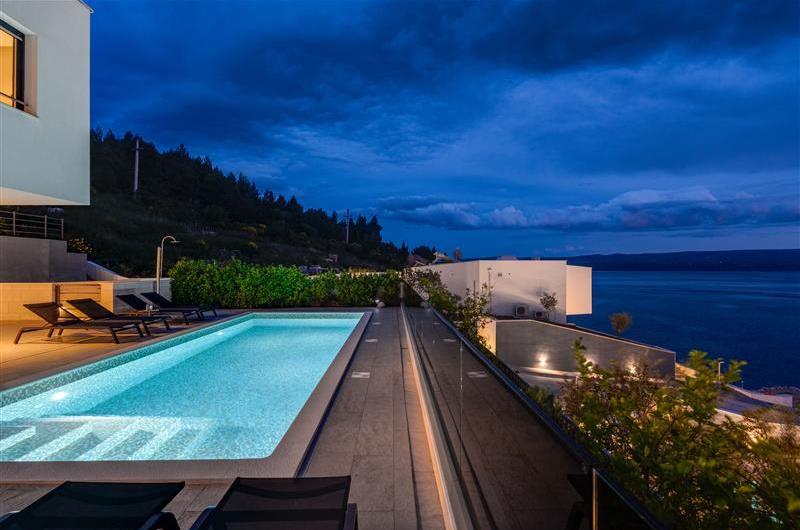 5 bedroom beachfront villa with heated pool near Omis, sleeps 9