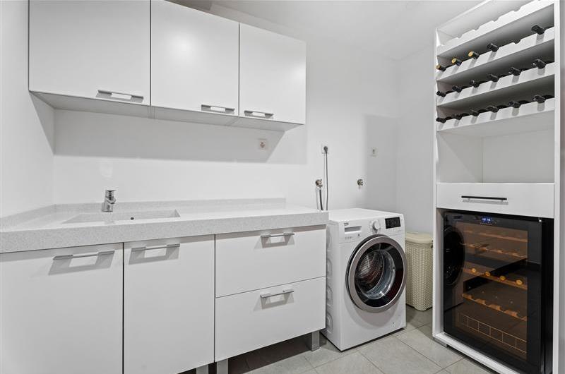 5 bedroom beachfront villa with heated pool near Omis, sleeps 9