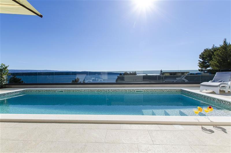 5 bedroom beachfront villa with heated pool near Omis, sleeps 9