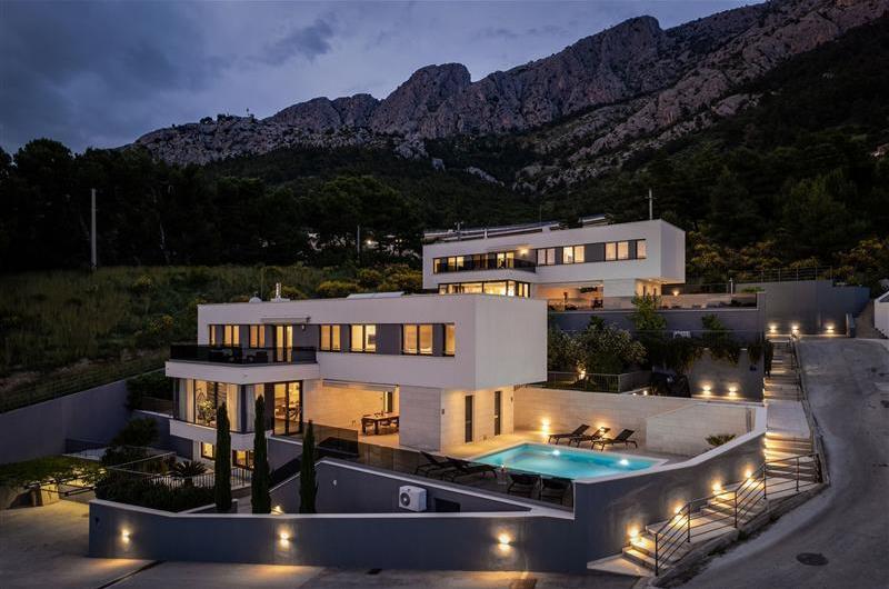 5 bedroom beachfront villa with heated pool near Omis, sleeps 9