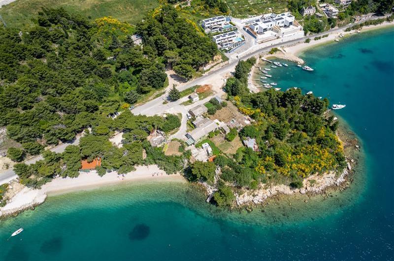 5 bedroom beachfront villa with heated pool near Omis, sleeps 9