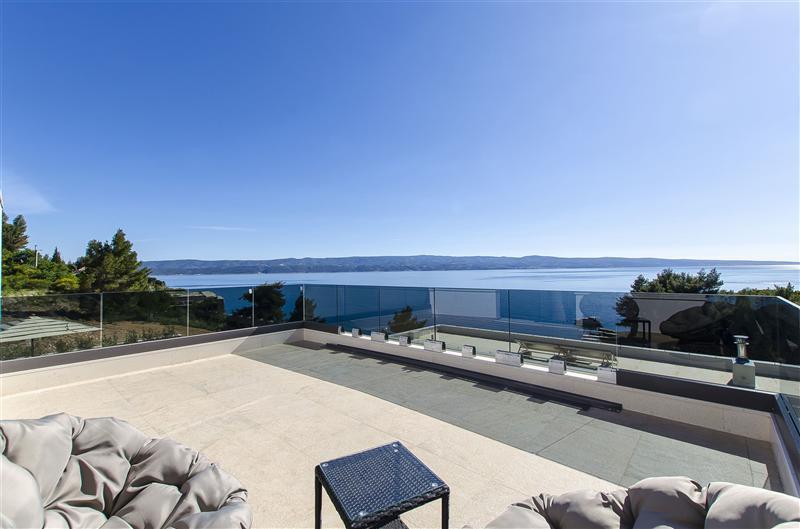 5 bedroom beachfront villa with heated pool near Omis, sleeps 9