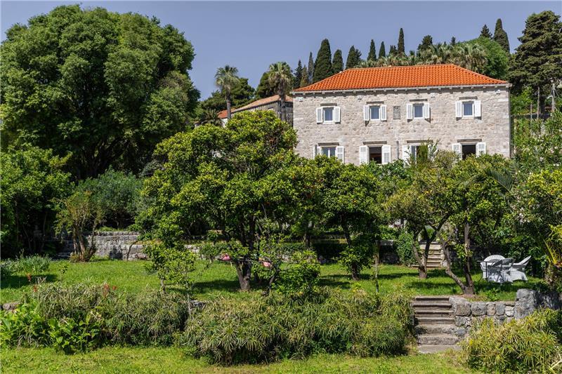 Sea-view villa in Gruz-Lapad, photograph 2