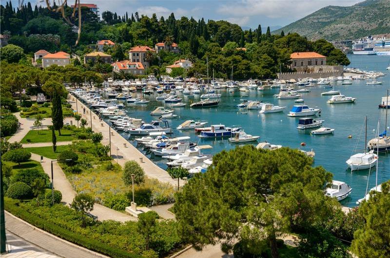 4 bedroom villa with pool in Lapad, Dubrovnik, sleeps 8